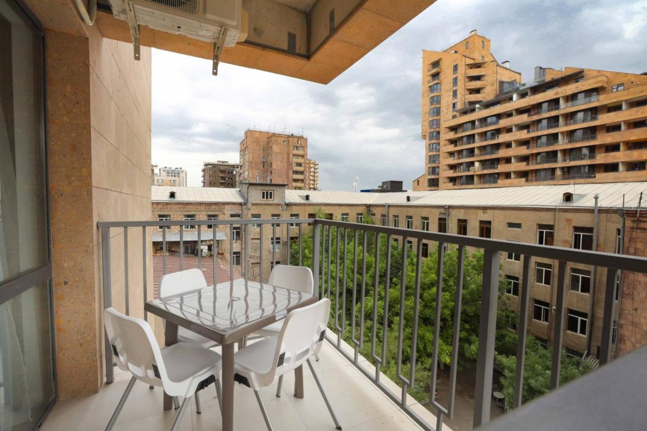 Stay Inn Apartments on Amiryan 26/4 Yerevan Bagian luar foto